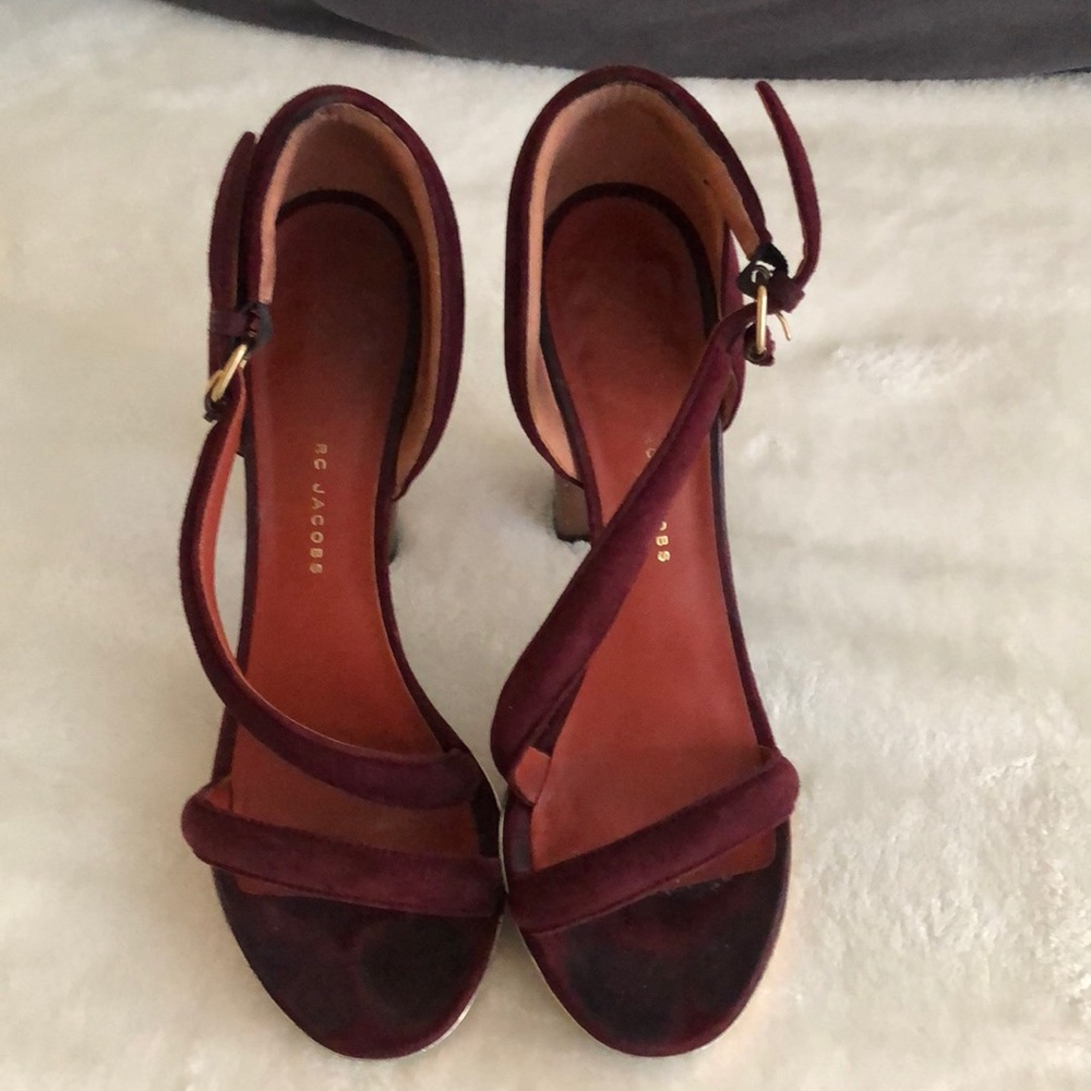 High heel burgundy suede shoes
